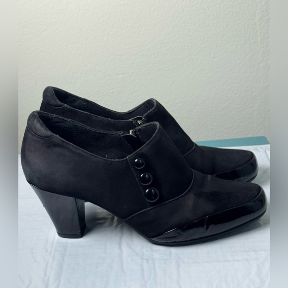 Clarks Artisan Black Leather Upper 3” Ankle Booties side Zipper - Size 8.5M USA - Picture 7 of 10